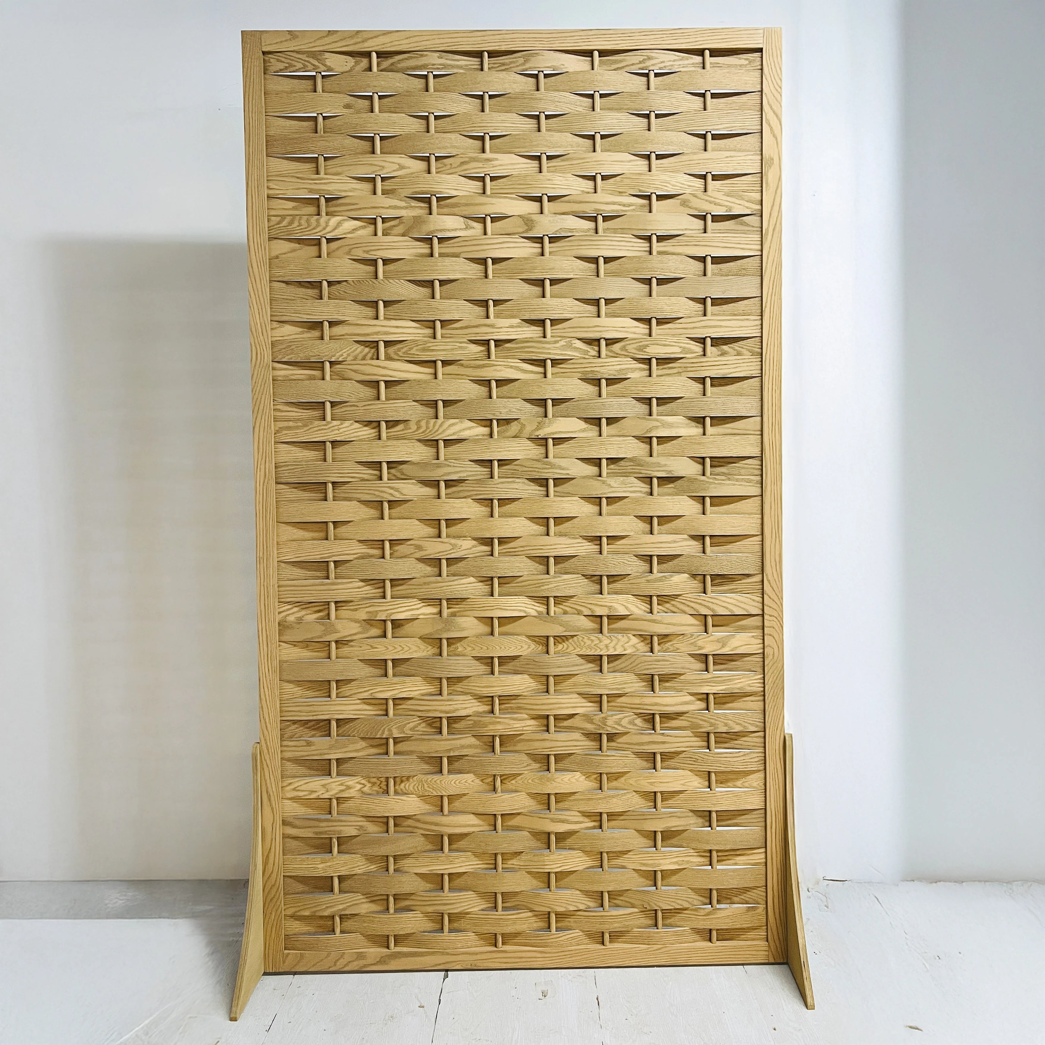 Dysis Custom Room Divider