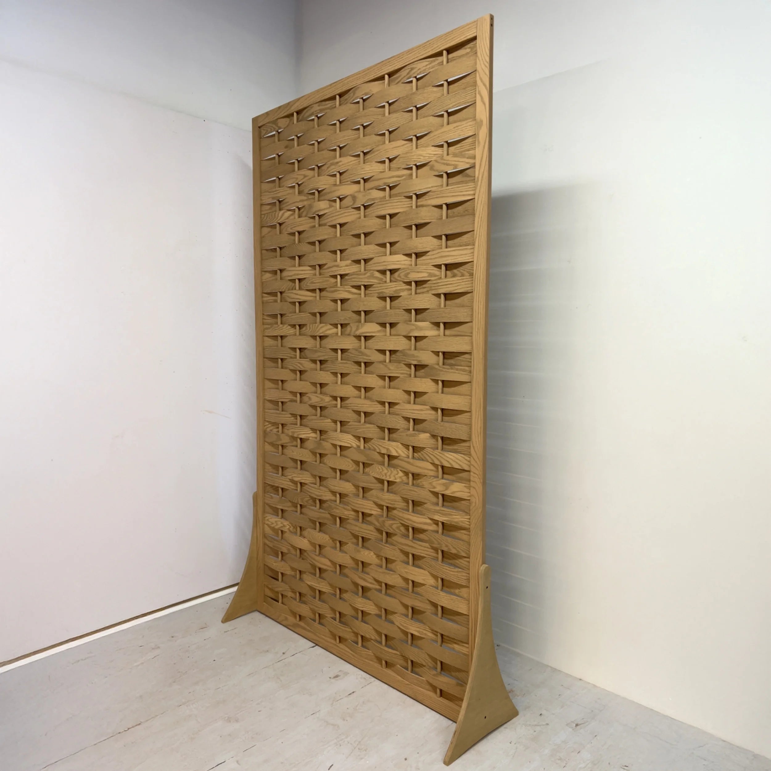 Dysis Custom Room Divider