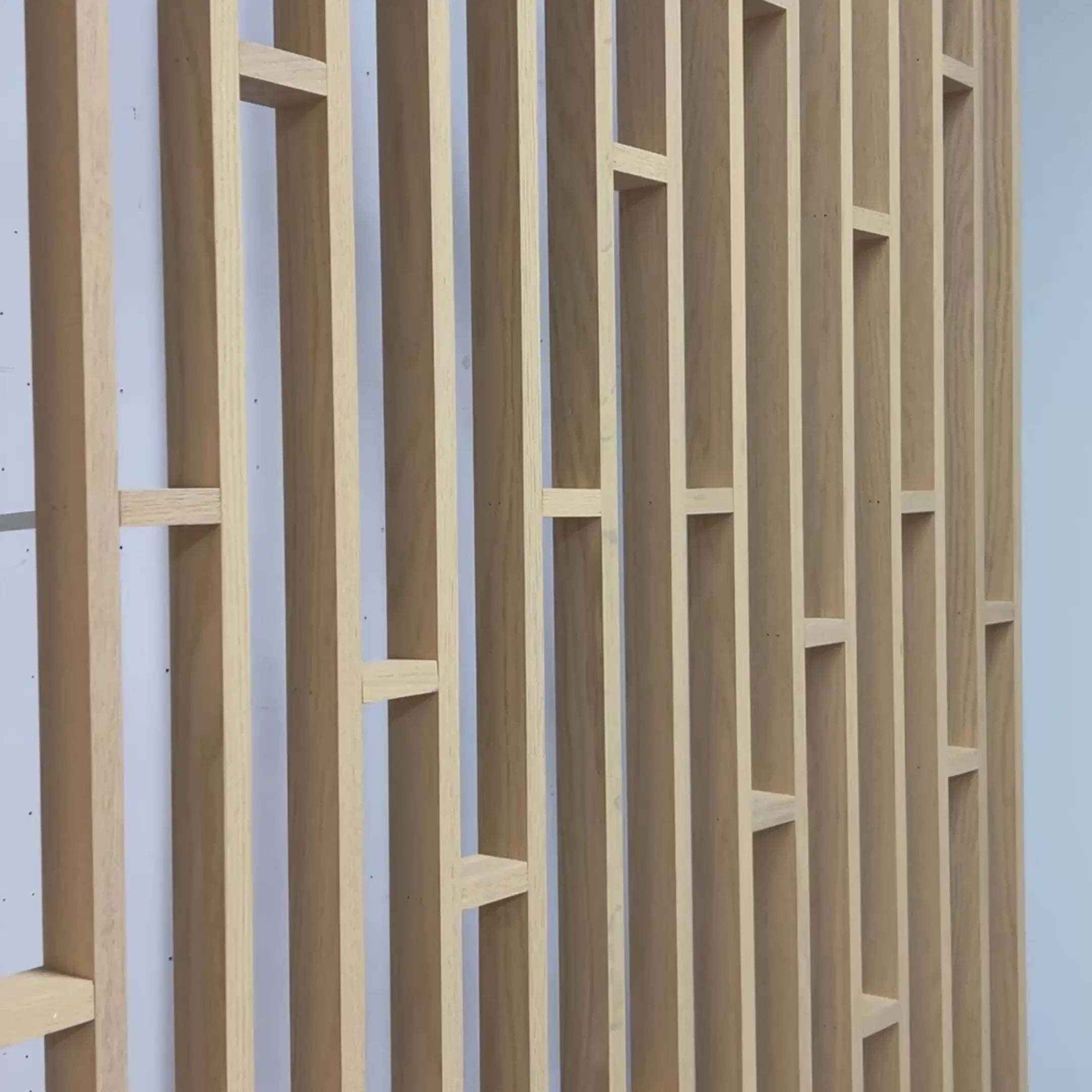 Cloisons en bois pivotantes du sol au plafond